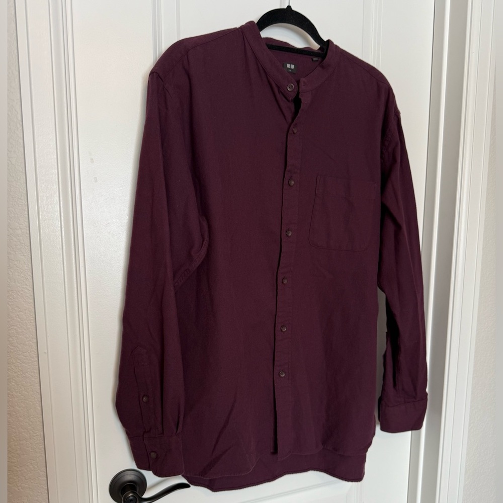 Uniqlo Men's burgundy button down dress shirt
